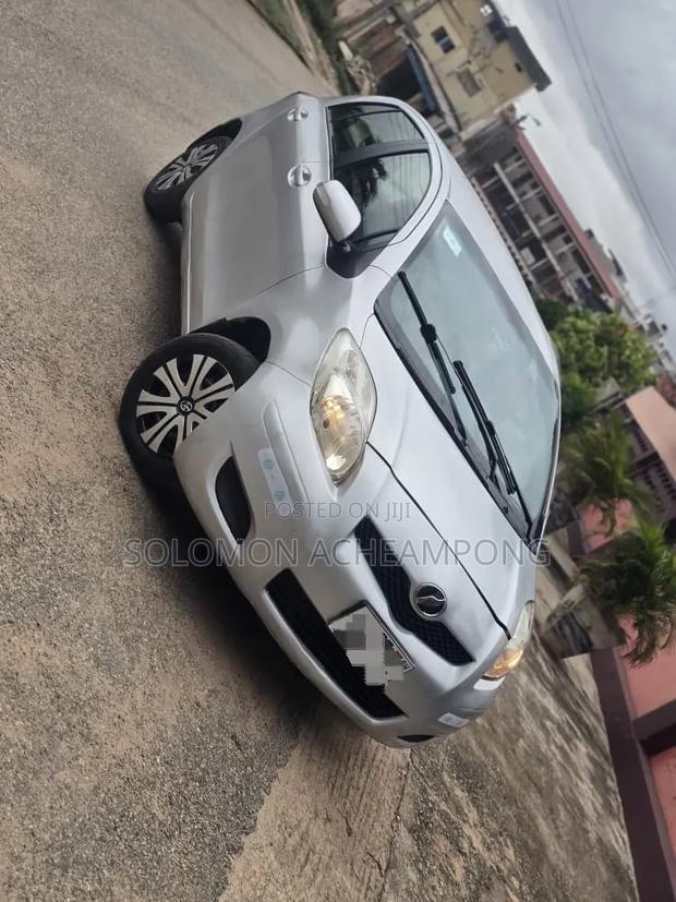 Toyota Vitz 1.0 FWD 5dr 2010 Gray