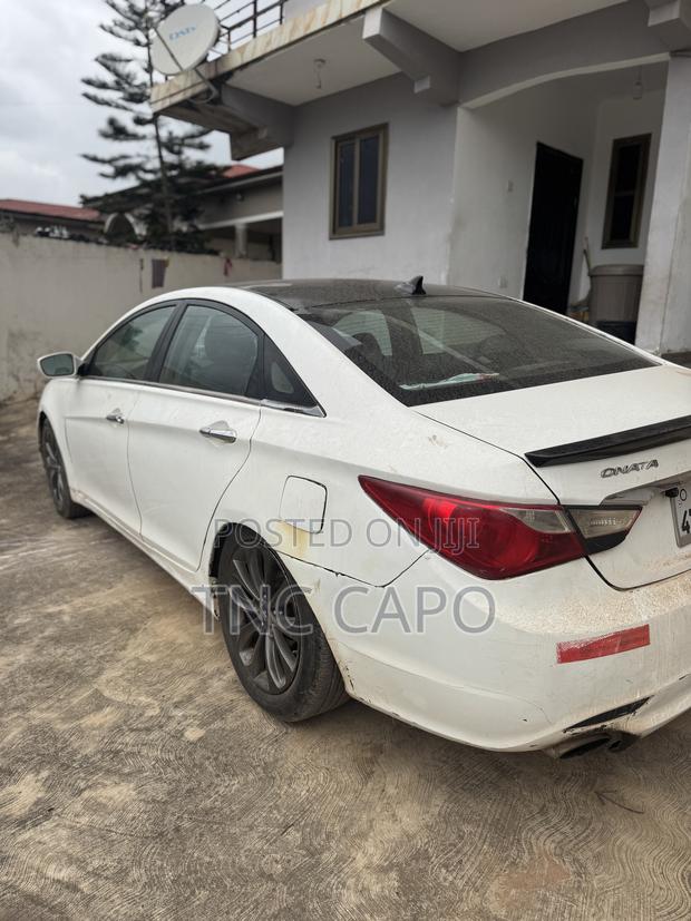 Hyundai Sonata SE 2.0T Sedan FWD (2.0L 4cyl 6A) 2012 White