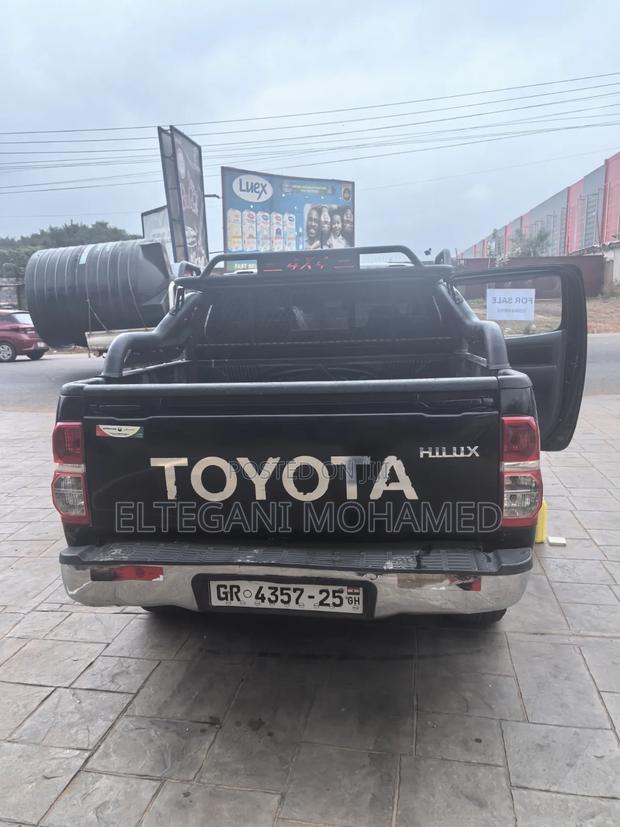 Toyota Hilux 2015 Black