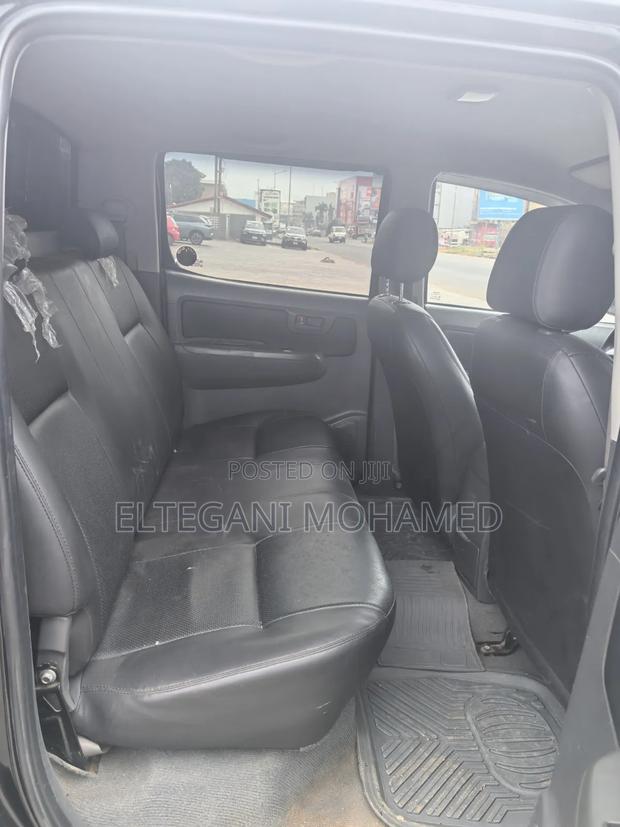 Toyota Hilux 2015 Black