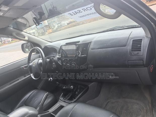 Toyota Hilux 2015 Black