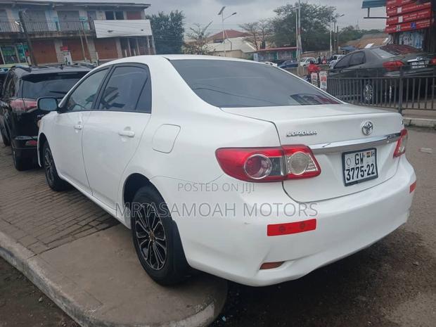 Toyota Corolla LE 4dr Sedan (1.8L 4cyl 4A) 2013 White