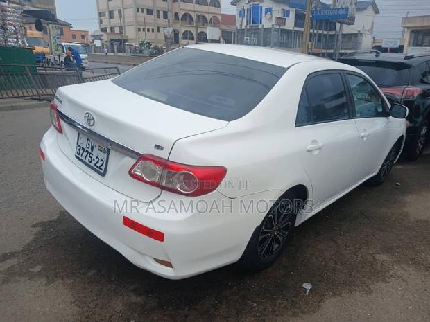 Toyota Corolla LE 4dr Sedan (1.8L 4cyl 4A) 2013 White