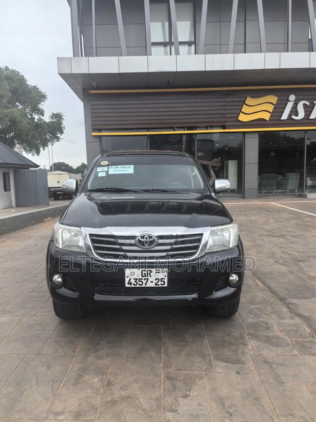 Toyota Hilux 2015 Black
