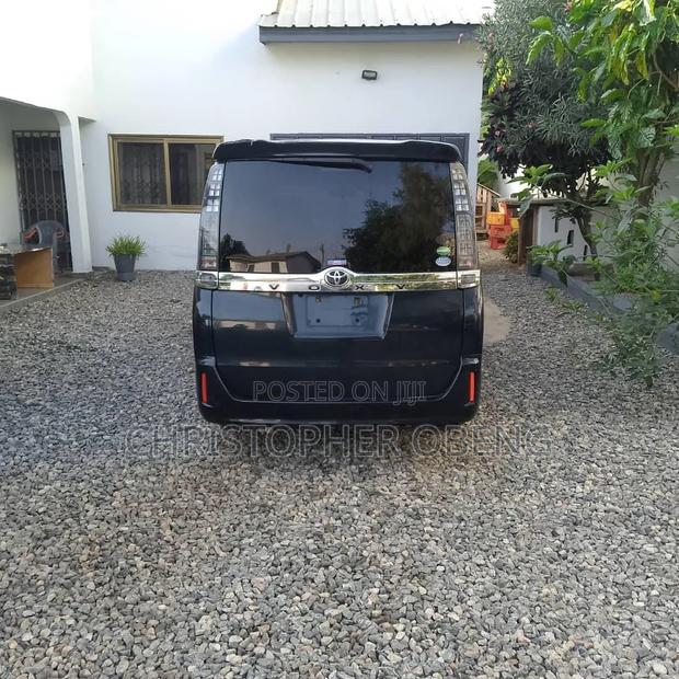 Toyota Voxy X 2WD 7-Seater 2014 Black