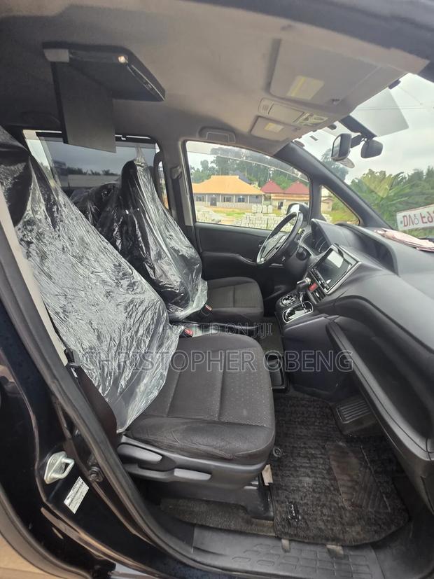 Toyota Voxy X 2WD 7-Seater 2014 Black