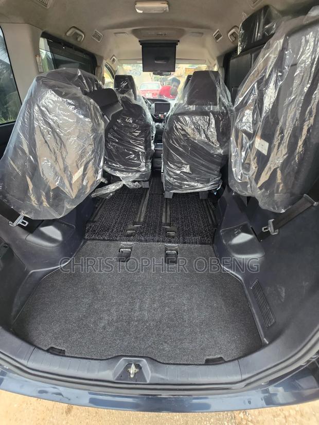 Toyota Voxy X 2WD 7-Seater 2014 Black