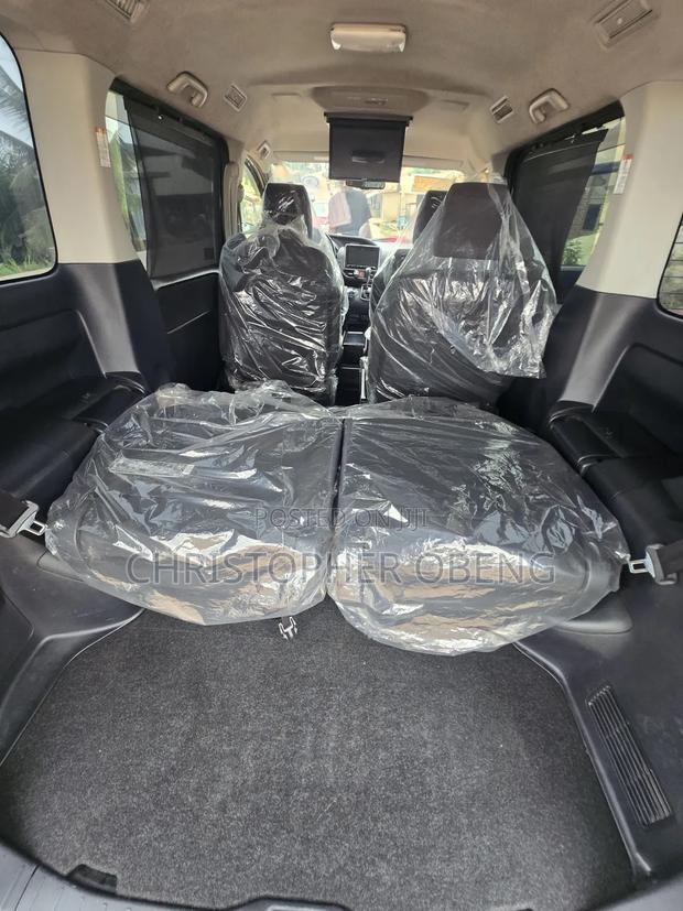 Toyota Voxy X 2WD 7-Seater 2014 Black