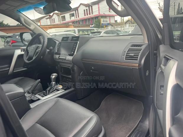 Toyota Land Cruiser Prado 2022 Black