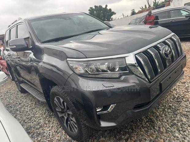 Toyota Land Cruiser Prado 2022 Black