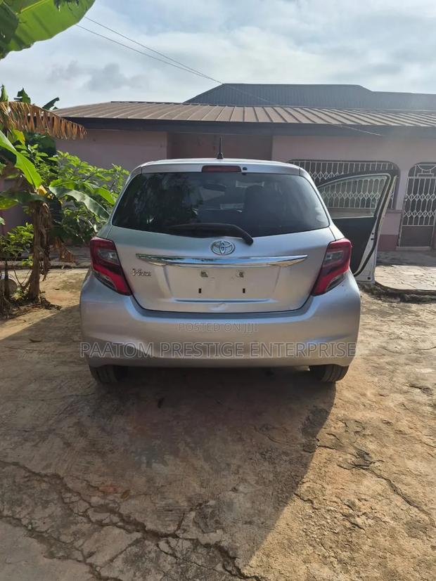 Toyota Vitz 2014 Silver