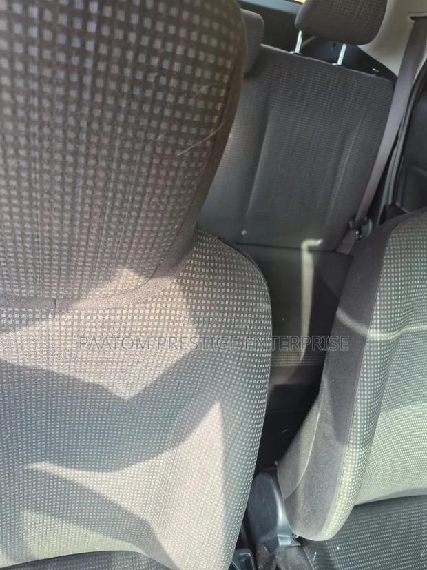 Toyota Vitz 2014 Silver