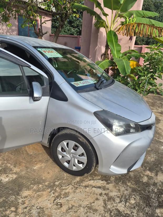 Toyota Vitz 2014 Silver