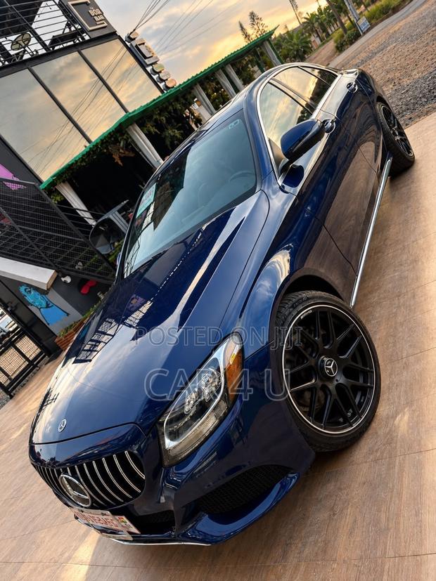 Mercedes-Benz C300 2018 Blue