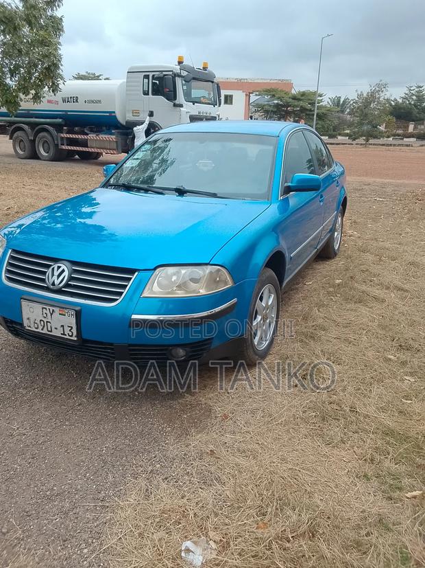 Volkswagen Passat 2004 Blue