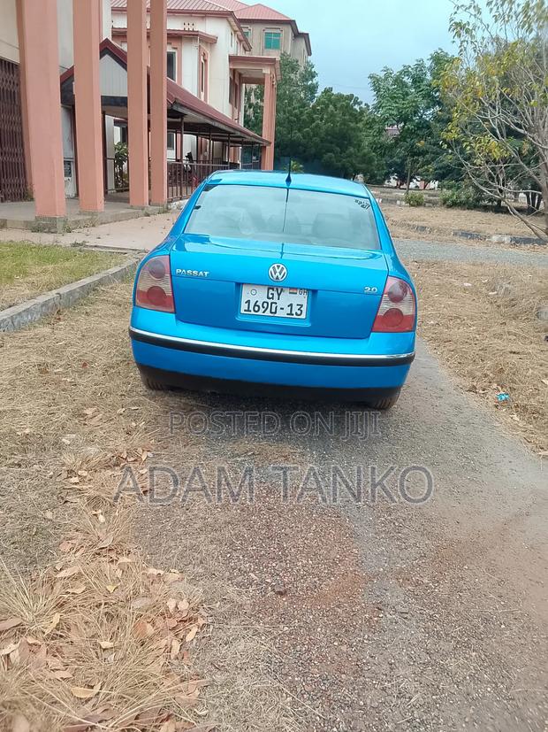Volkswagen Passat 2004 Blue