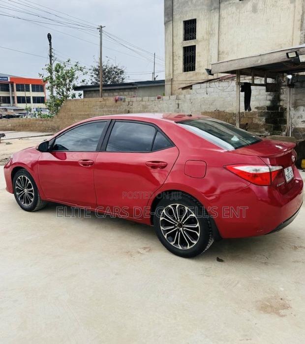 Toyota Corolla SE 4dr Sedan (1.8L 4cyl CVT) 2017 Red
