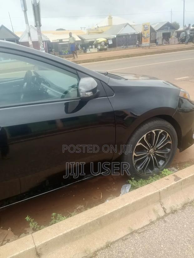 Toyota Corolla 2015 Black
