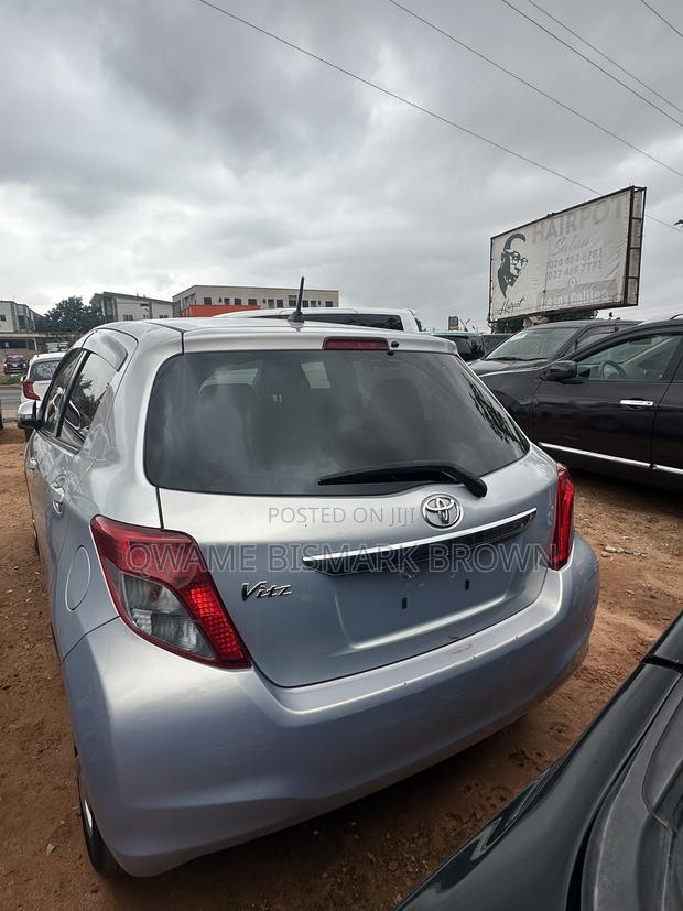 Toyota Vitz 2013 Silver