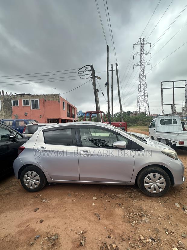 Toyota Vitz 2013 Silver