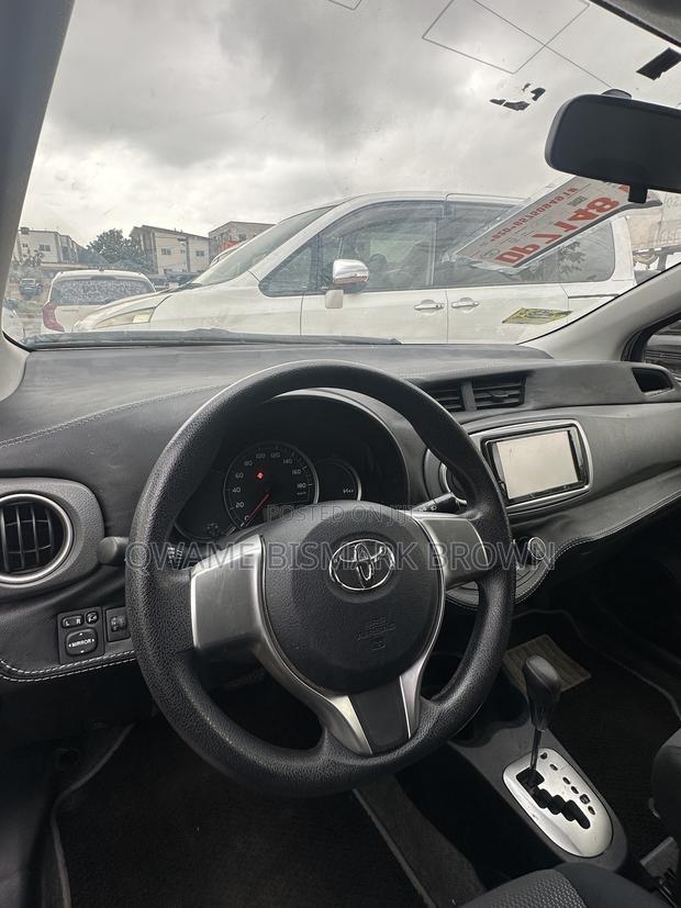 Toyota Vitz 2013 Silver