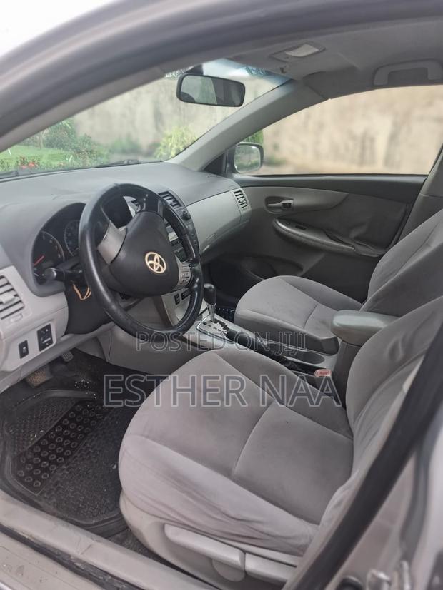 Toyota Corolla LE 4dr Sedan (1.8L 4cyl 4A) 2013 Gray