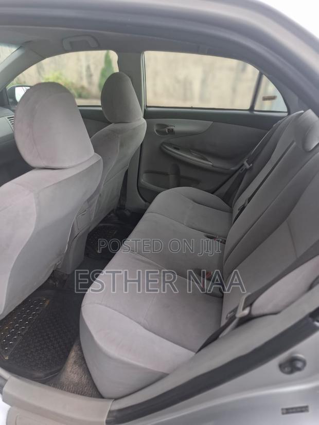 Toyota Corolla LE 4dr Sedan (1.8L 4cyl 4A) 2013 Gray