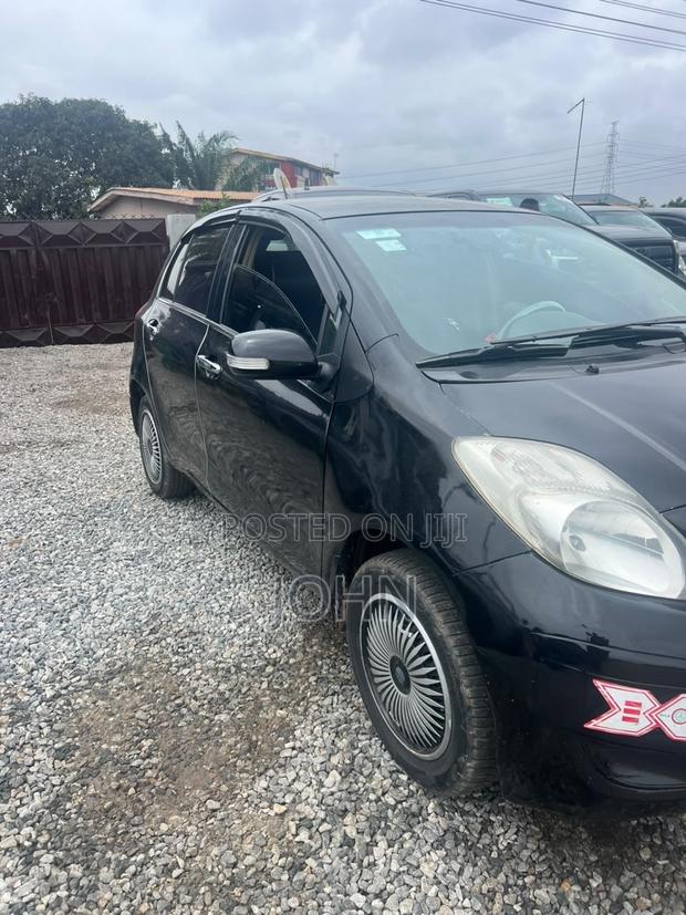 Toyota Vitz 1.3 AWD 3dr 2010 Black