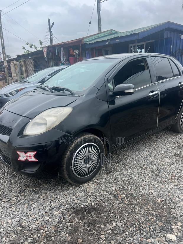 Toyota Vitz 1.3 AWD 3dr 2010 Black