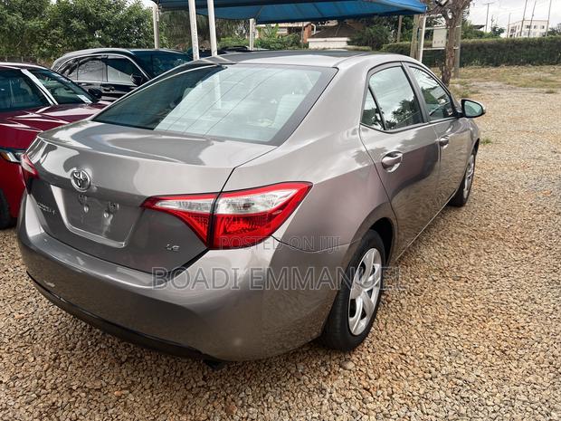 Toyota Corolla 2016 Brown