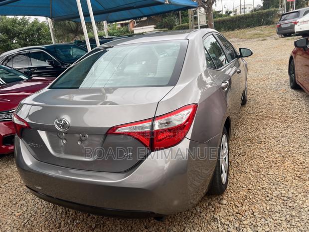 Toyota Corolla 2016 Brown