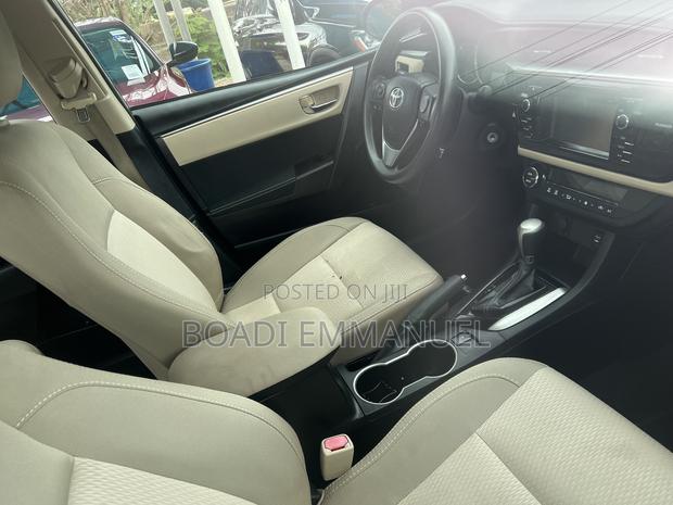 Toyota Corolla 2016 Brown