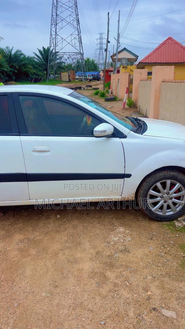 Kia K5 2010 White