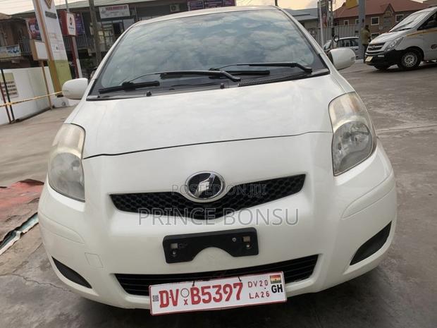 Toyota Vitz 2011 White