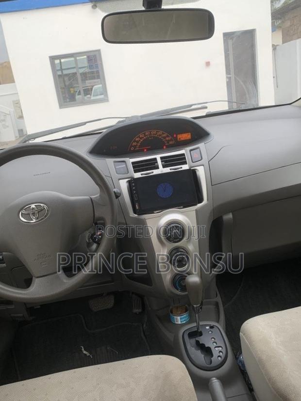 Toyota Vitz 2011 White