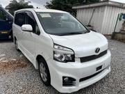 Toyota Voxy 2013 White for sale