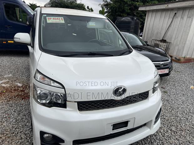 Toyota Voxy 2013 White