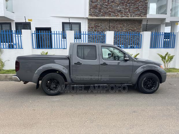 Nissan Frontier 2013 Gray
