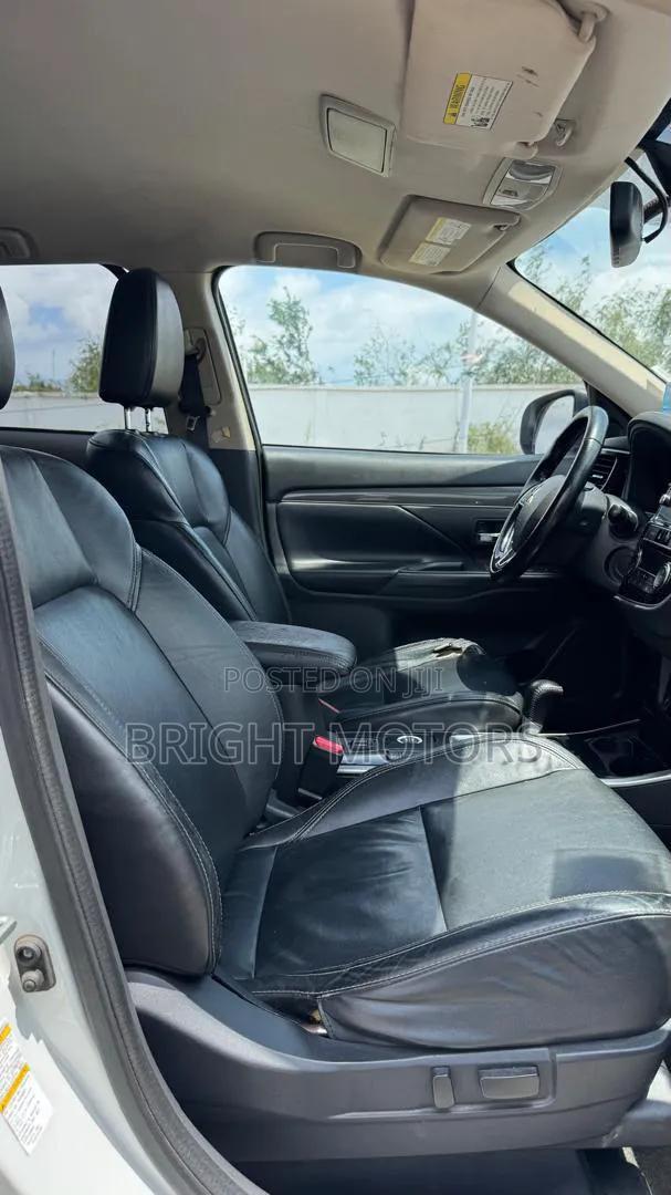 Mitsubishi Outlander SE FWD 2018 White