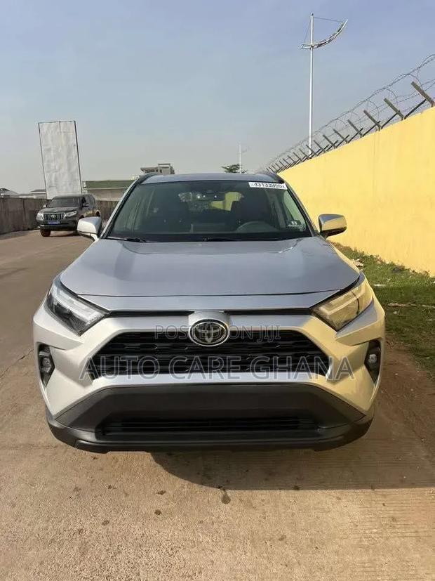 Toyota RAV4 XLE 2021 Beige
