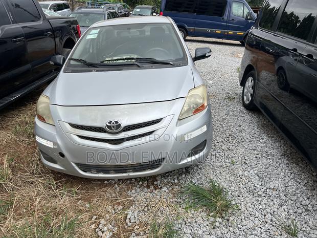 Toyota Yaris 2010 Silver