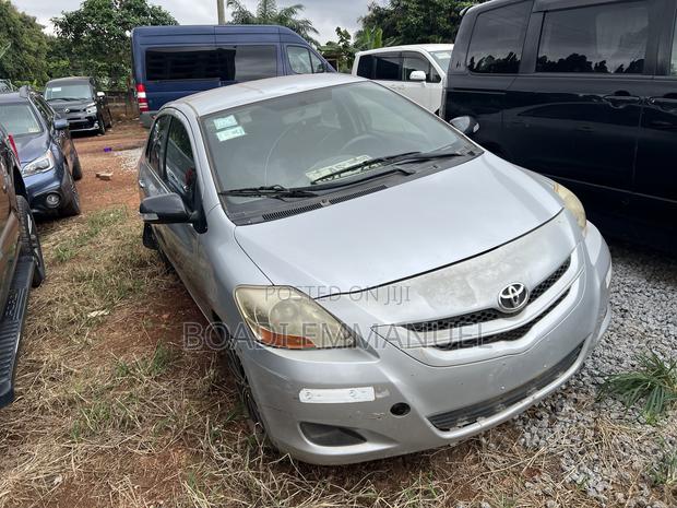 Toyota Yaris 2010 Silver