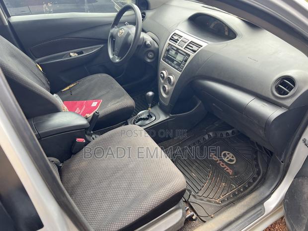 Toyota Yaris 2010 Silver