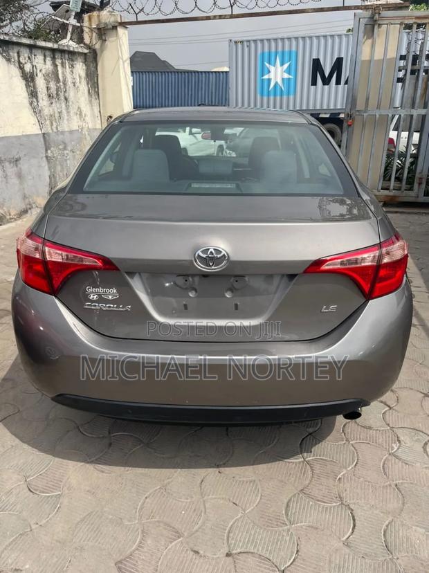 Toyota Corolla LE (1.8L 4cyl 2A) 2018 Gray