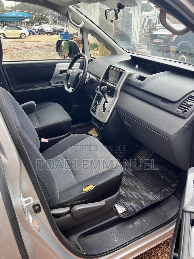 Toyota Voxy 2012 Silver