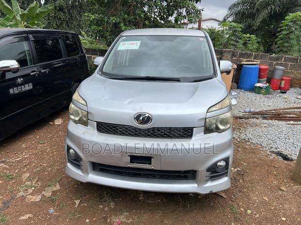 Toyota Voxy 2012 Silver