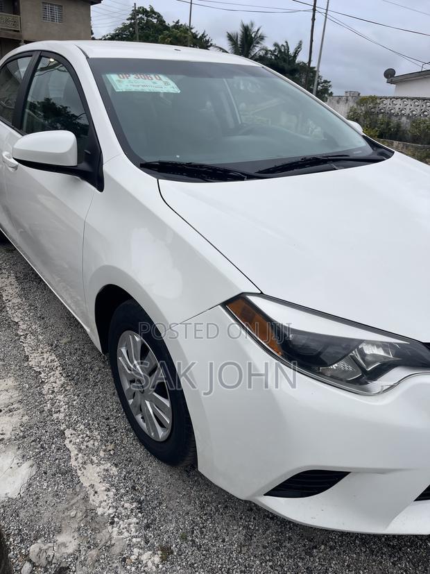 Toyota Corolla LE Eco 4dr Sedan (1.8L 4cyl CVT) 2016 White