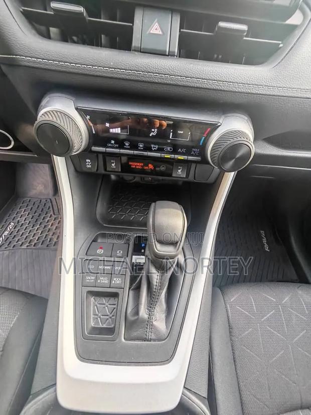 Toyota RAV4 LE FWD 2020 Gray