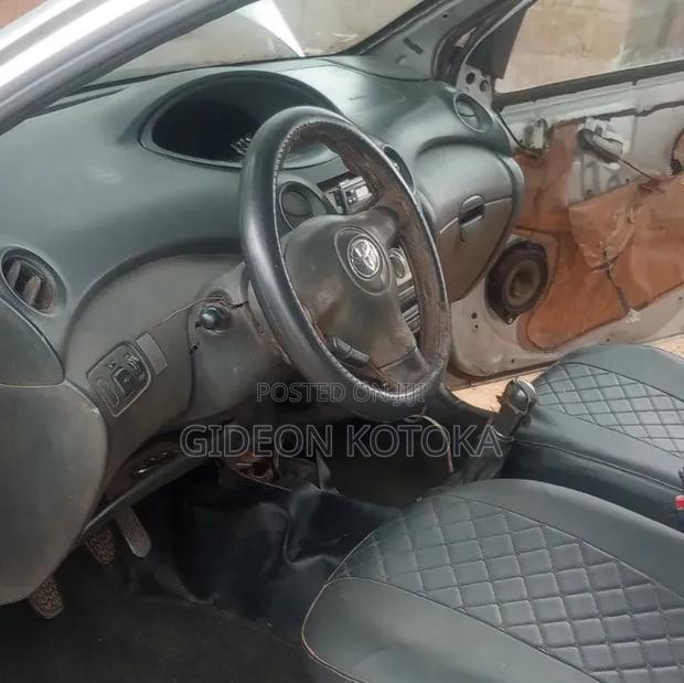 Toyota Yaris 1.3 2006 Gray