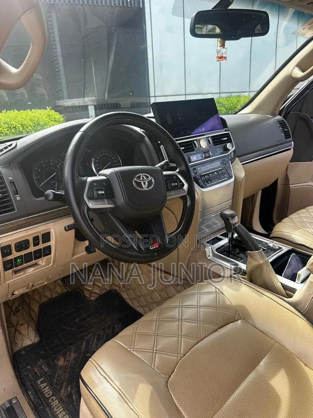 Toyota Land Cruiser 4.6 V8 GX 2015 Black